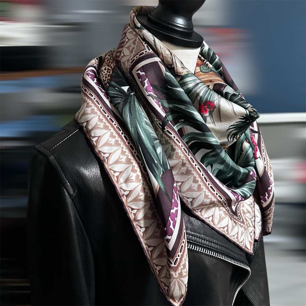 Authentic LV 90 Square Silk Scarf Kare Voyage Extraordinaire M73814 - Picture 3 of 12